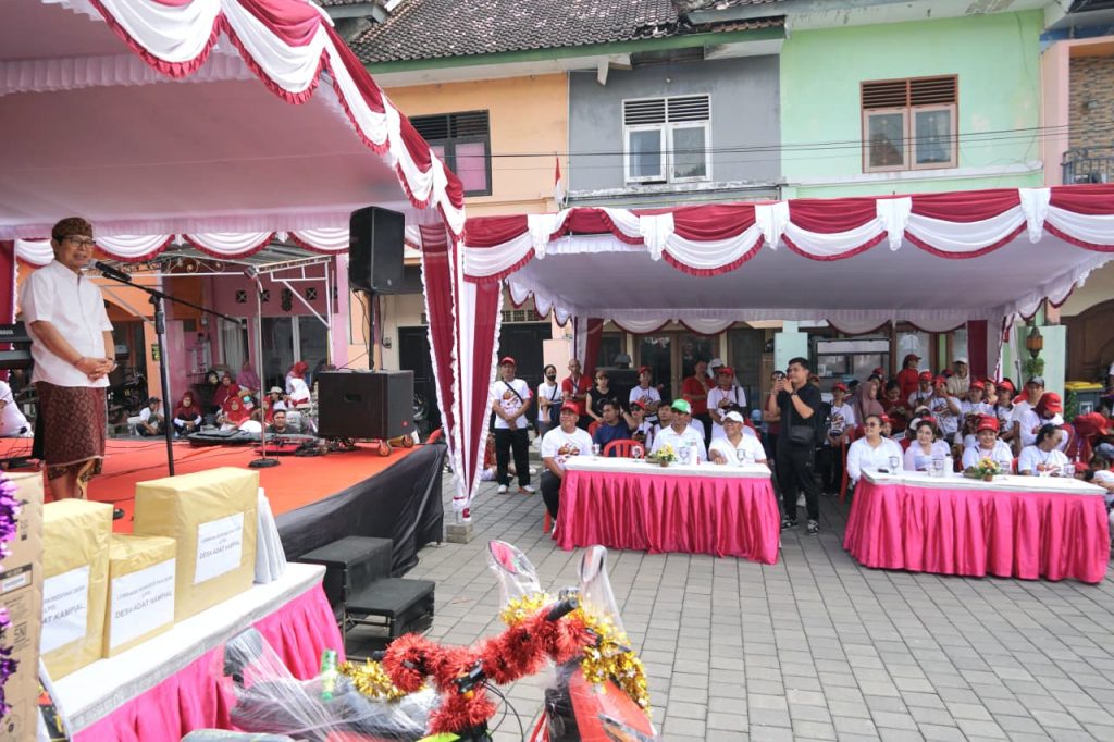 Bupati Wayan Adi Arnawa Hadiri Jalan Sehat Bersama 1.000 Ibu PKK

