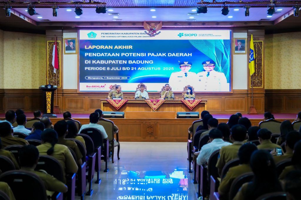 Bupati Adi Arnawa