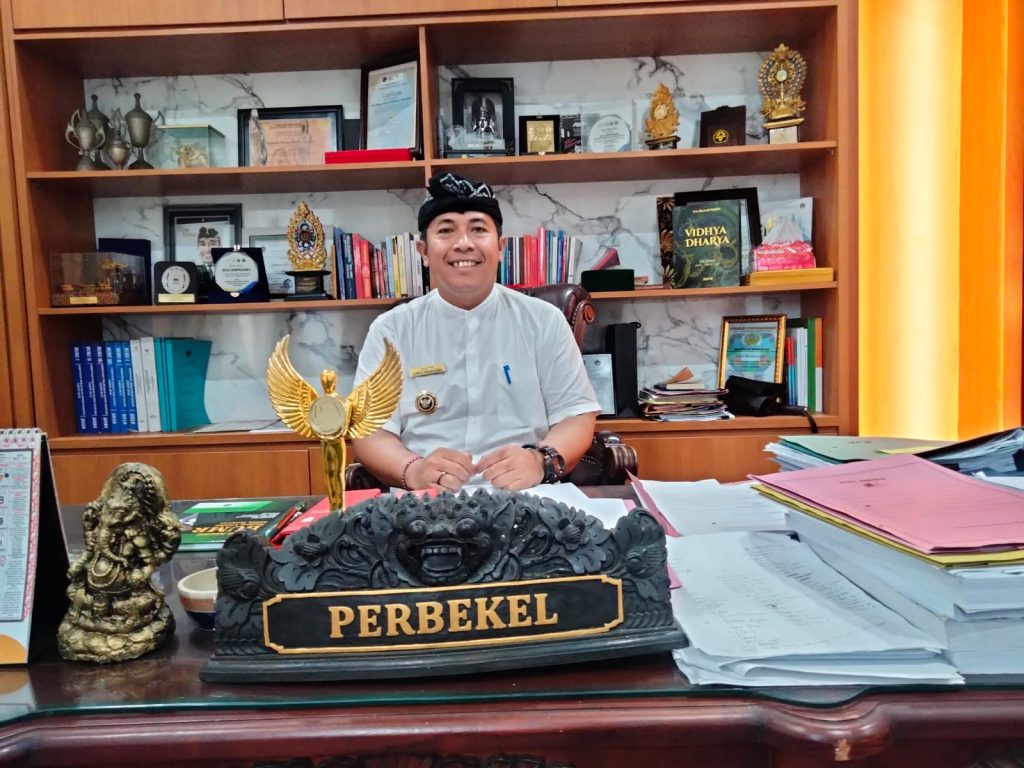 Perbekel Darmasaba, I.B. Surya Prabhawa Manuaba, S.H., M.H., NL.P